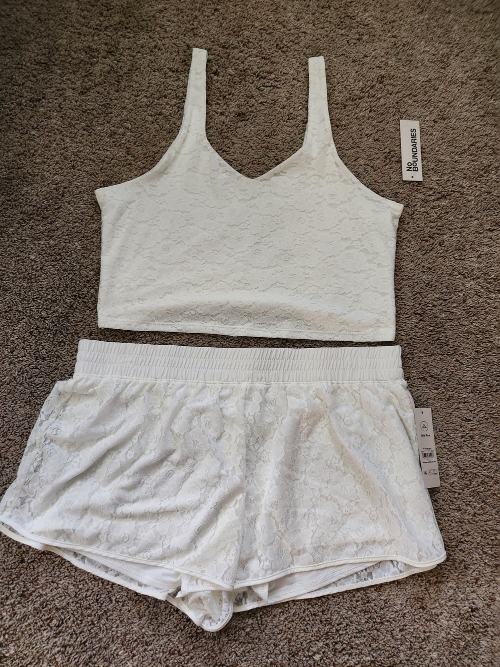 No Boundaries White Lace Crop Top & Shorts Set For Woman Size XL(16/18)